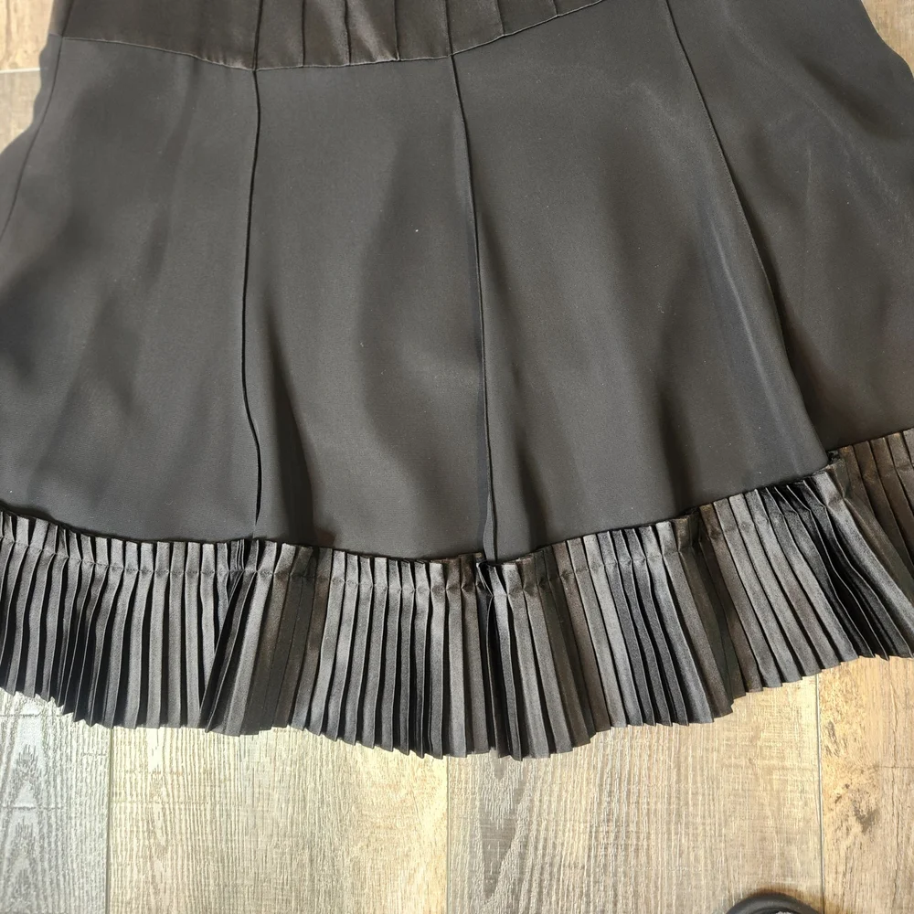 JS Collections Black A-Line Skirt Drop Waist with Pleated Hem‎ Size : 10 Classic